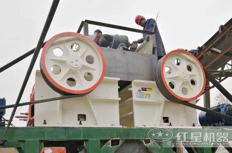 細(xì)鄂破機(jī)聯(lián)機(jī)作業(yè)現(xiàn)場 細(xì)鄂破機(jī)聯(lián)機(jī)作業(yè)現(xiàn)場